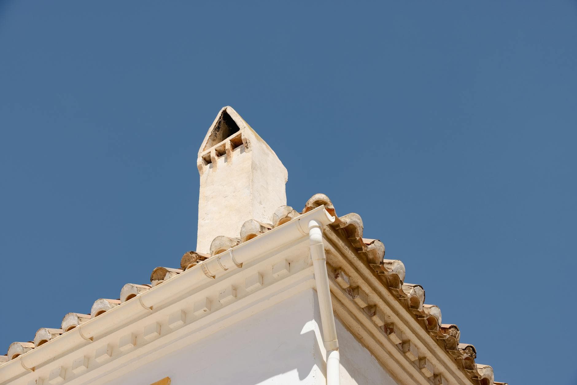 Chimney crown cement repair on top of masonry chimney